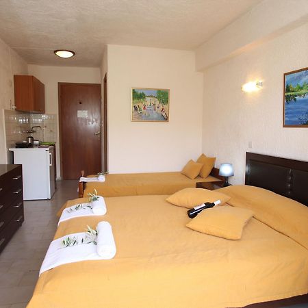 Elounda Olive Garden Apts & Studios Bagian luar foto